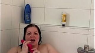 jerk off instruction in the tub - porn video