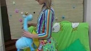 Pretty teenie girl getting fucked - porn video