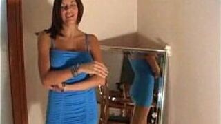 Nicole dildos her shaved pussy - porn video